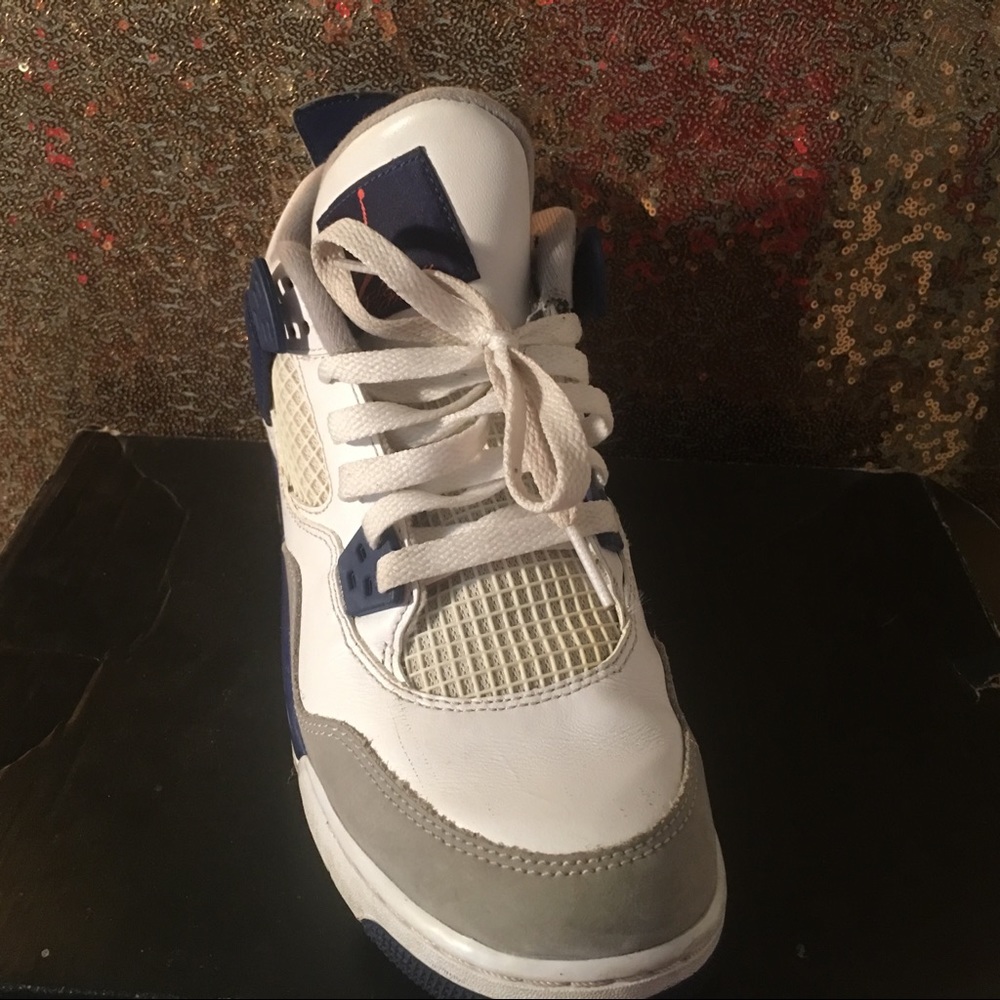 Jordan 4s - Picture 6 of 6